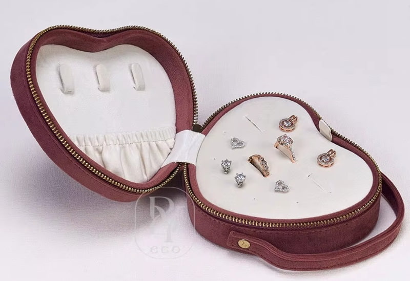 How to choose between custom PU leather jewelry boxes and velvet jewelry boxes?
