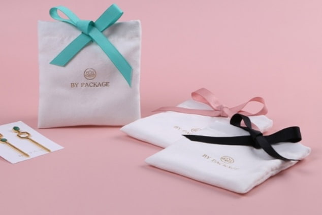 Customized jewelry pouches: the significance of brand packaging, production process, and material selection