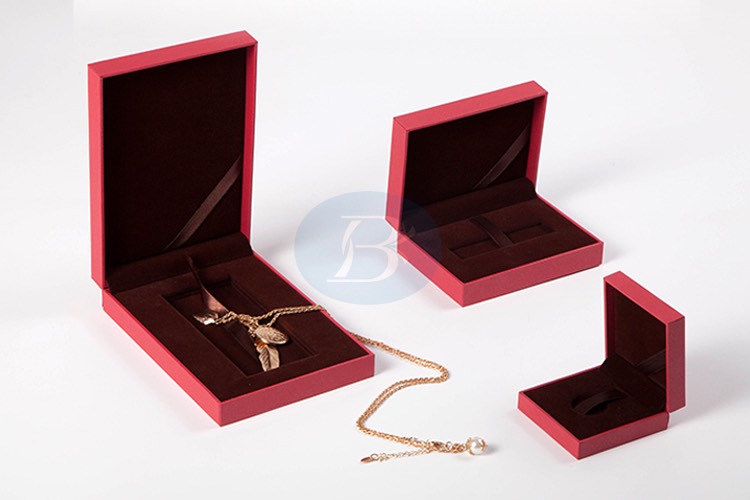 custom jewellery cases & boxes