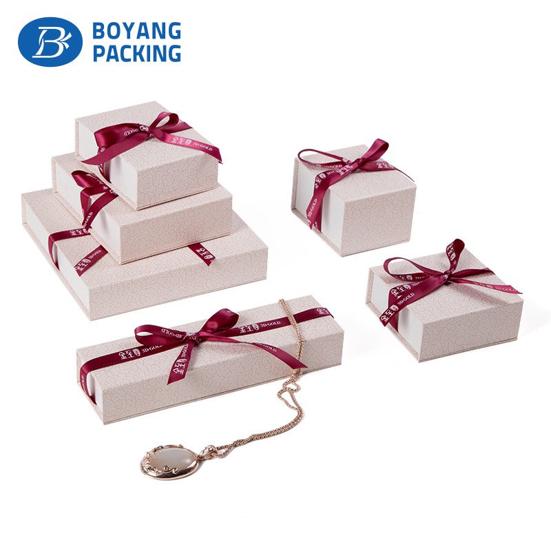 The popular pink and white pattern jewelry boxes The popular pink and white pattern jewelry boxes