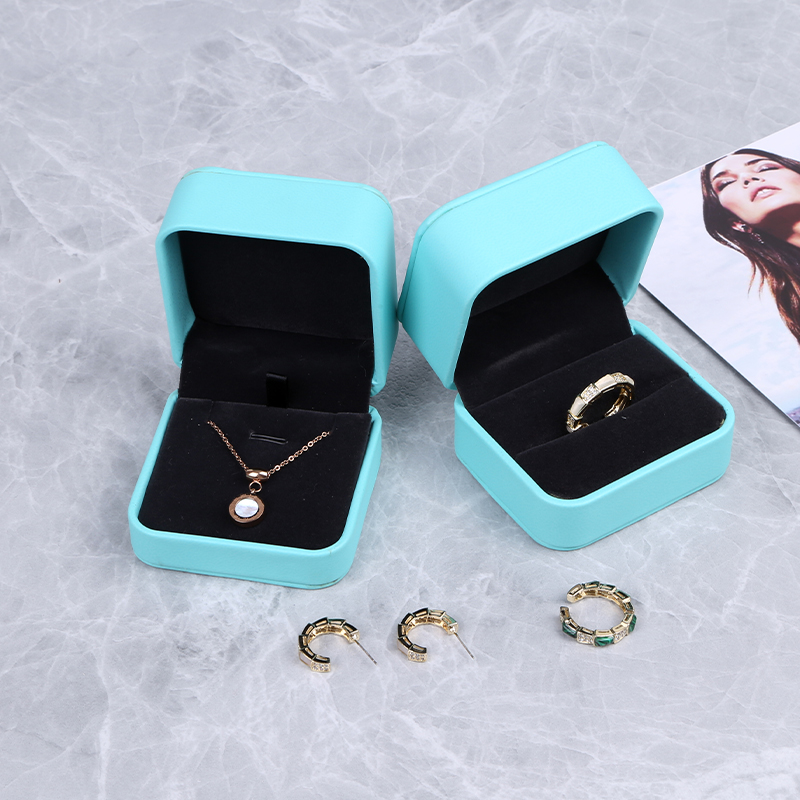 Factory Customized Logo High Quality Luxury Plastic Clamshell Necklace Bracelet Earring Ring Set Box