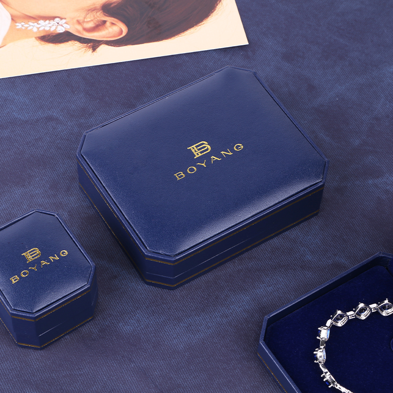 Factory Custom Logo High Quality Wedding Elegant Ring Earring Case Luxury Plastic Clamshell Jewelry Box