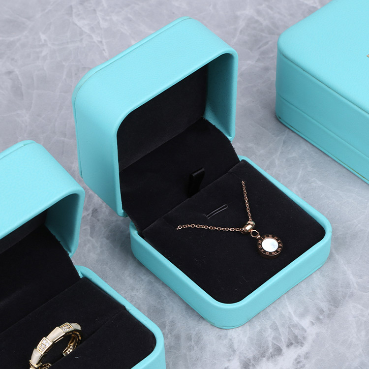 Factory Customized Logo High Quality Luxury Plastic Clamshell Necklace Bracelet Earring Ring Set Box