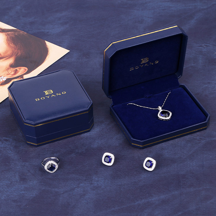 Factory Custom Logo High Quality Wedding Elegant Ring Earring Case Luxury Plastic Clamshell Large Jewelry Box
