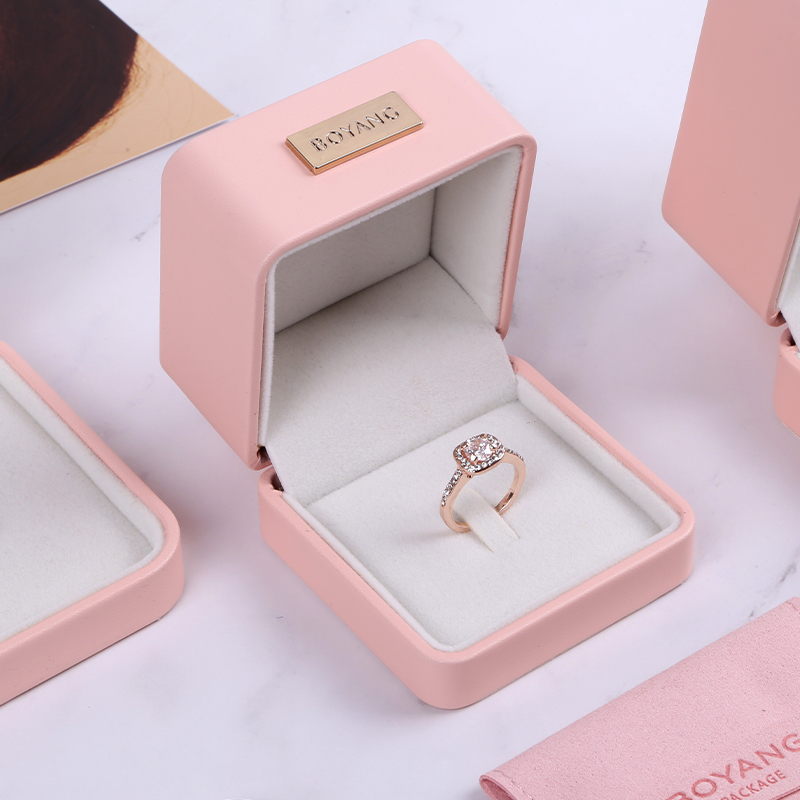 Wholesale High Quality Recycle Luxury Plastic Clamshell Girls Display Bracelet Jewelry Gift Box