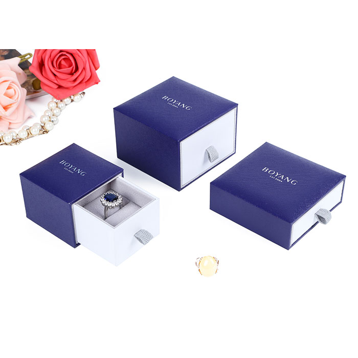 China High End Luxury Plastic Custom Fashion Jewelry Gift Box Ring Packaging Box