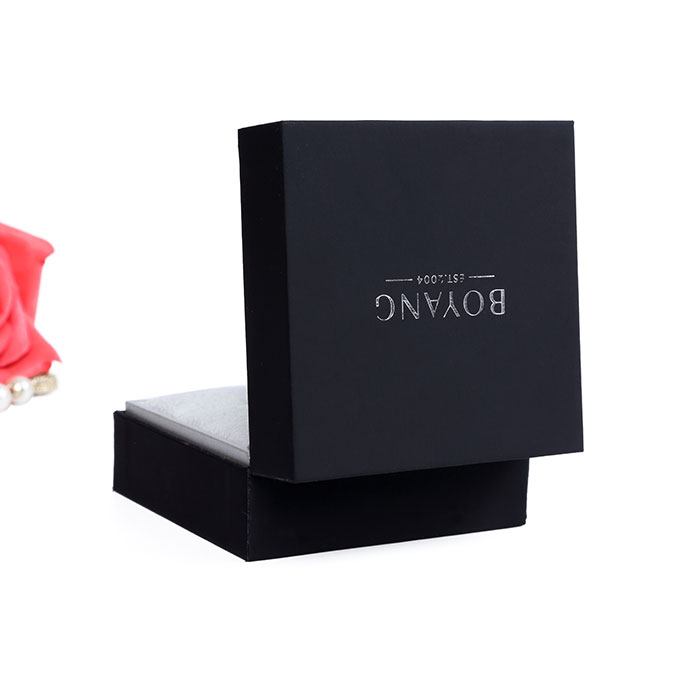 Custom jewelry packaging, jewelry package design.