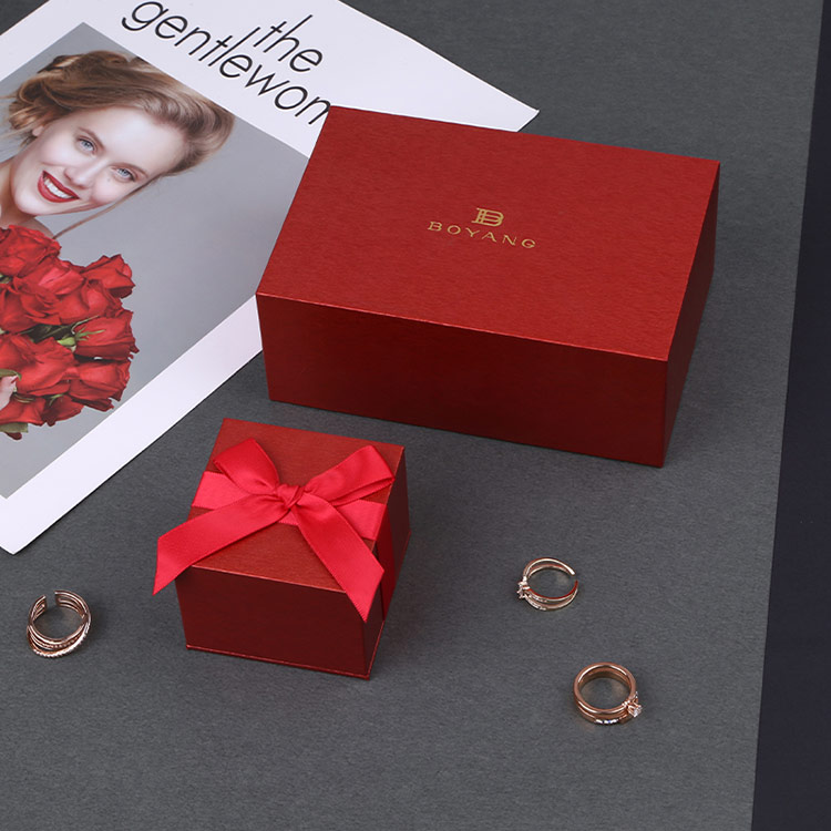 Red wholesale unique engagement ring boxes packaging with rose