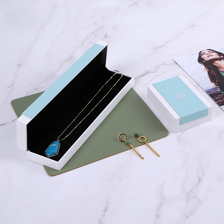 Professional custom logo pendant necklace gift box packaging