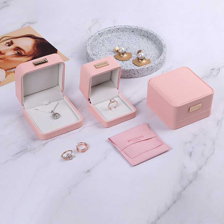 Good supplier custom pink engagement ring plastic packaging box