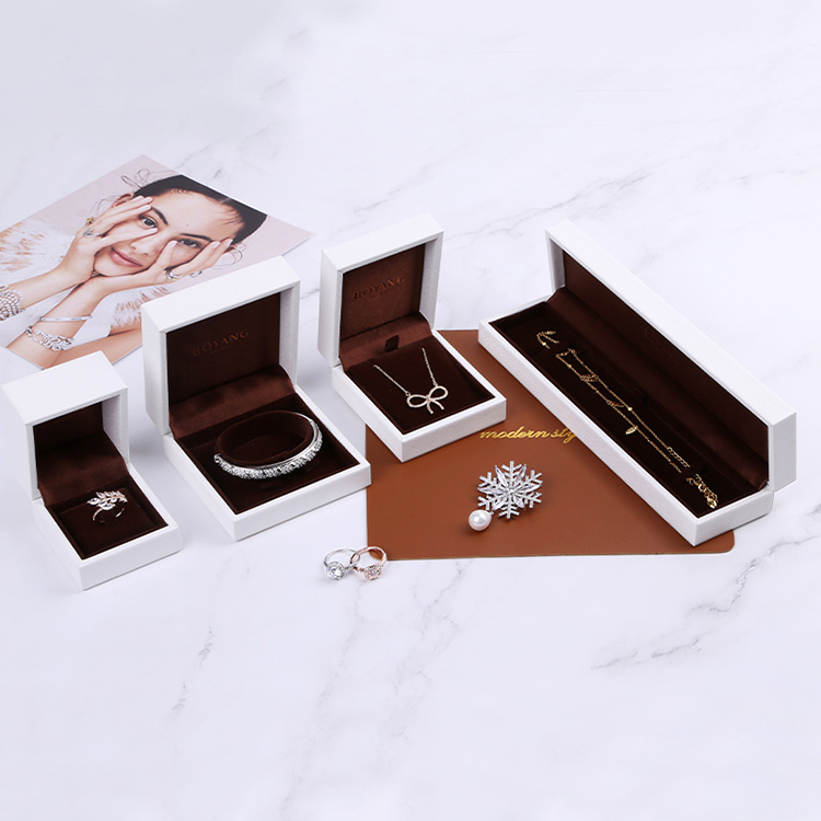 Elegant new style designer custom engagement proposal ring gift box