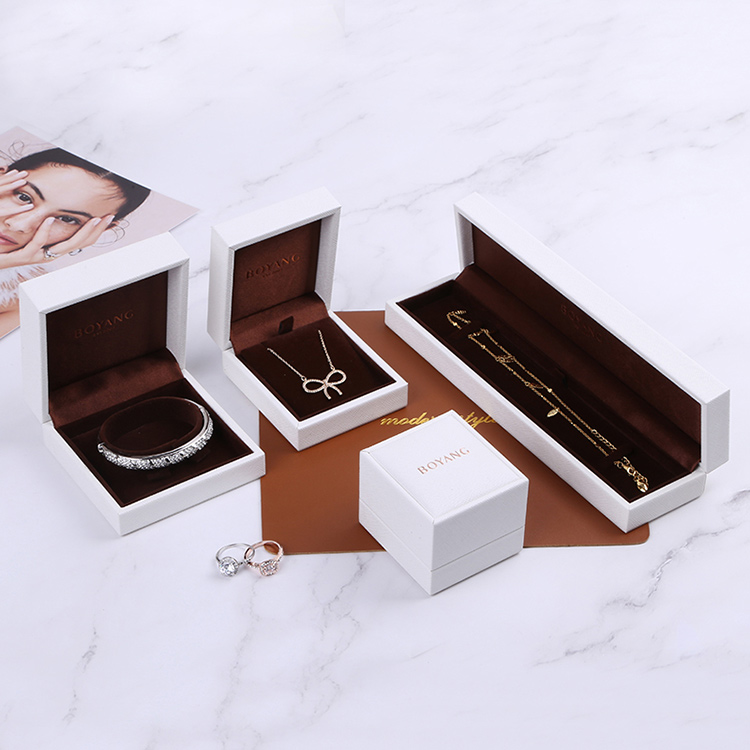 Custom new products white custom jewelry plastic box to hang necklaces