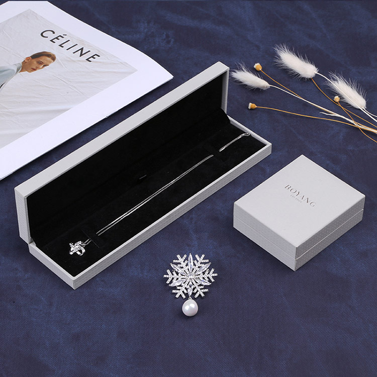 Elegant wholesale pray bracelet gift boxes inside soft velvet insert 