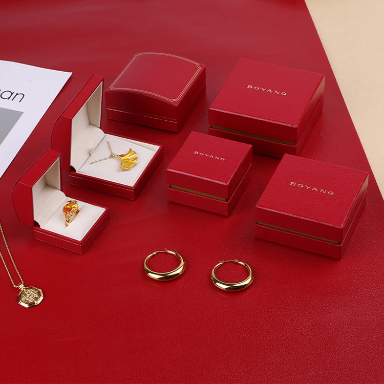 Great service red small necklace custom pendant gift plastic box packaging