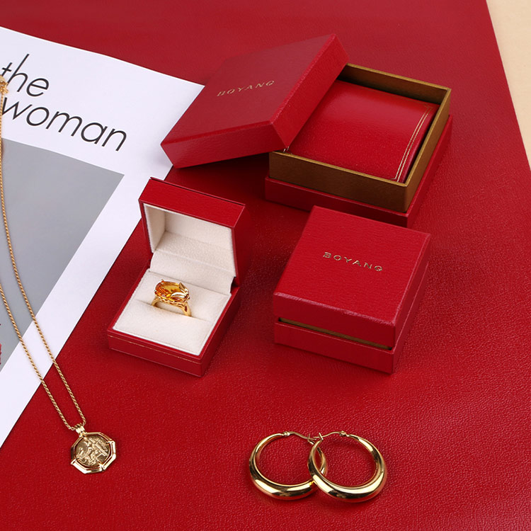 Great service red small necklace custom pendant gift plastic box packaging