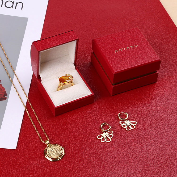 Great service red small necklace custom pendant gift plastic box packaging