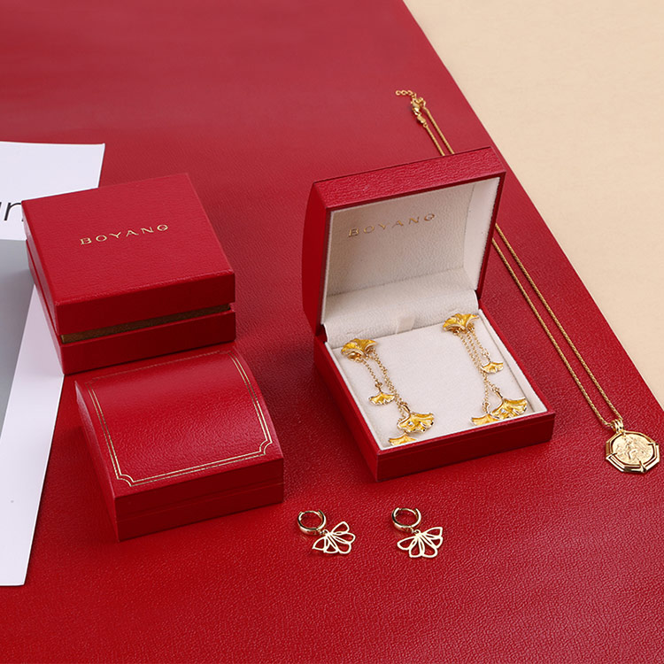 Great service red small necklace custom pendant gift plastic box packaging