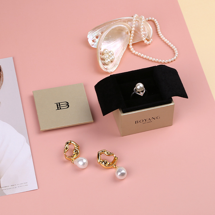 Wholesale best women gift bracelet box packaging with ribbon