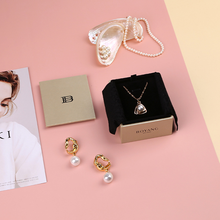Wholesale best women gift bracelet box packaging with ribbon