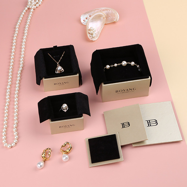 Wholesale best women gift bracelet box packaging with ribbon