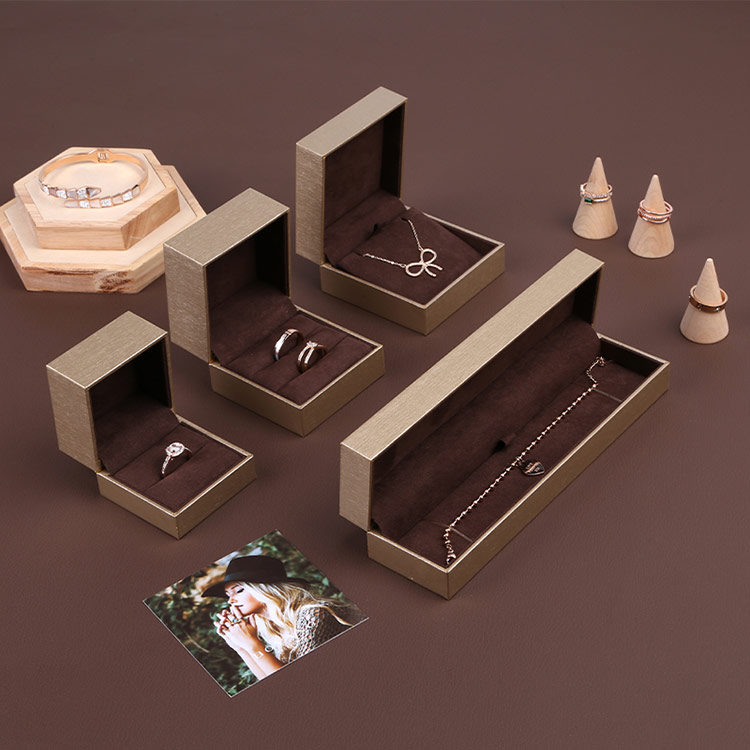 Custom logo Luxury Printed High Quality Plastic Box Jewelry Storage Packaging Wedding Rings Jewelry Box