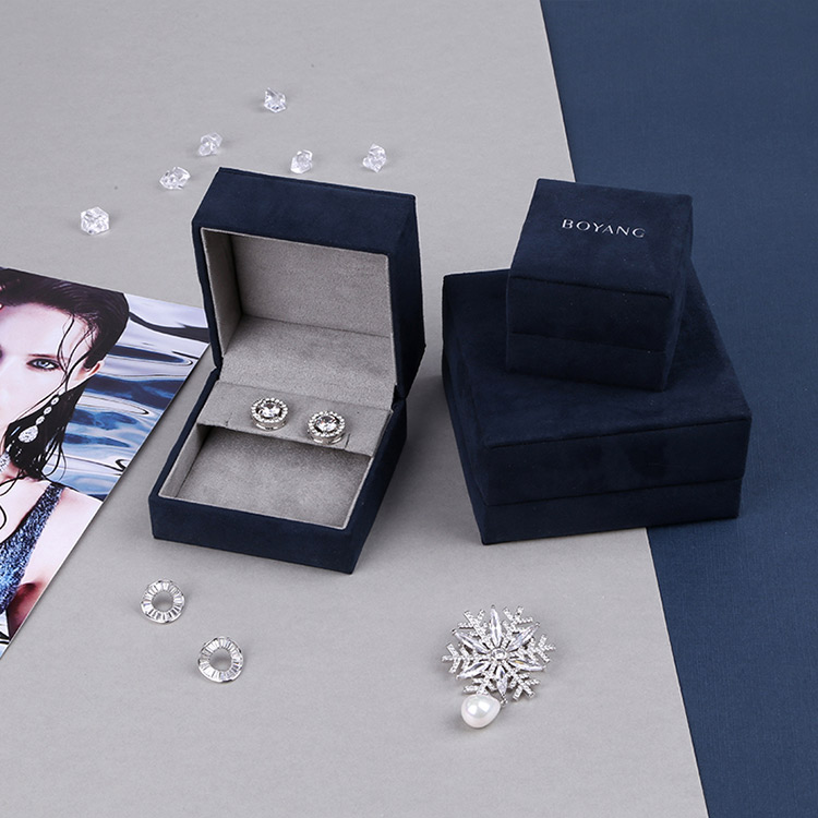 Manufacturers custom luxury blue velvet bangle plastic box with logo