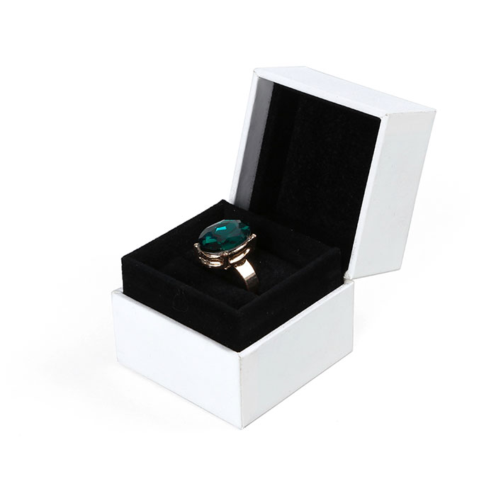 High quality customized jewelry displays and boxes