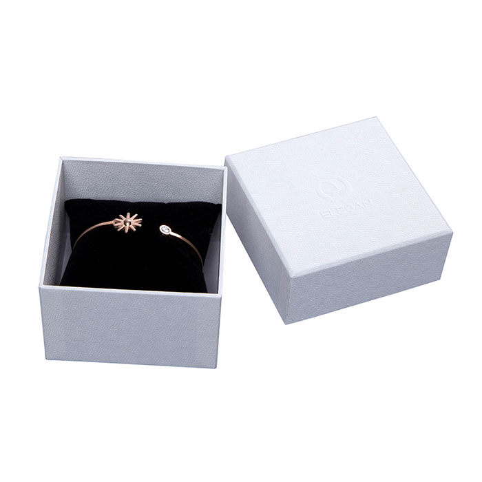 2017 hot sale custom white gift box