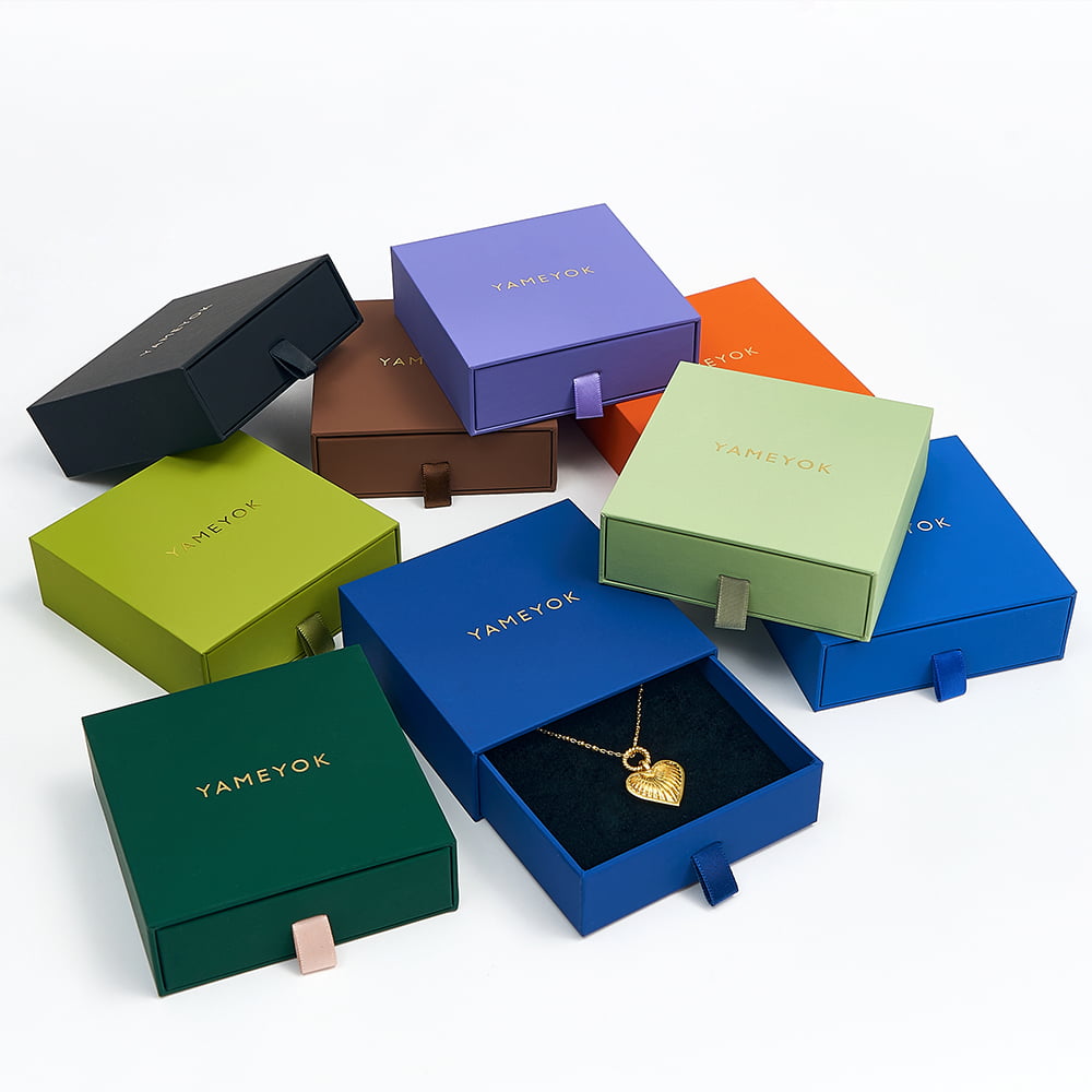 Excellent work luxury custom logo pendant gift box packaging
